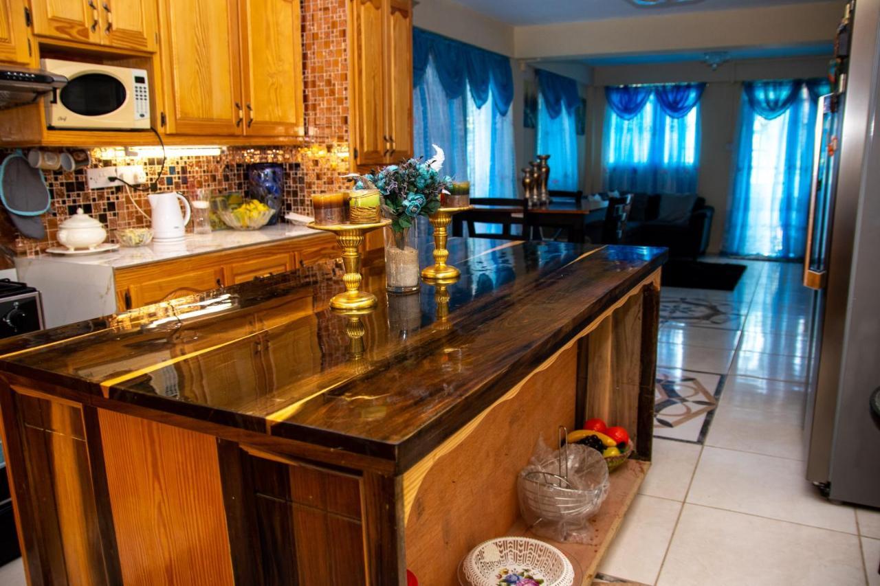 Pri Guest House Arnos Vale Экстерьер фото